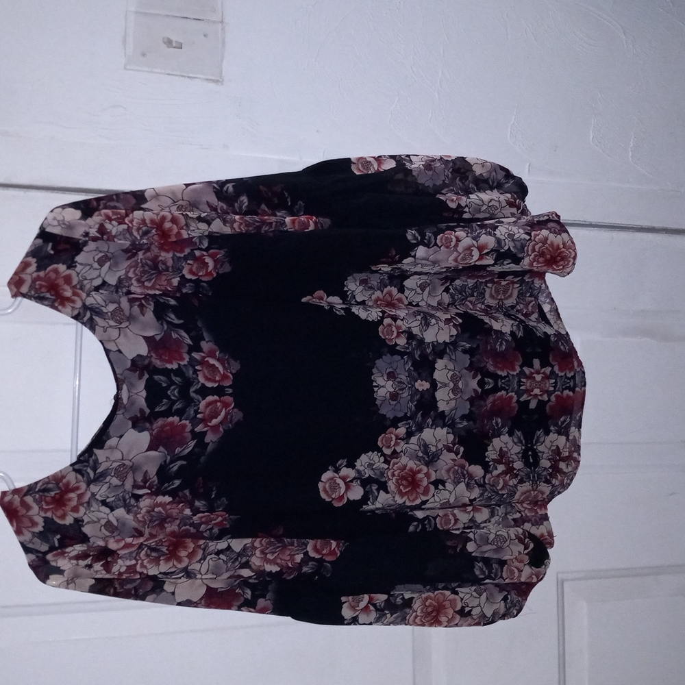 Black floral shirt see through sleeves 1X